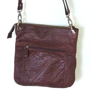 Leather shoulder bag with adjustible strap